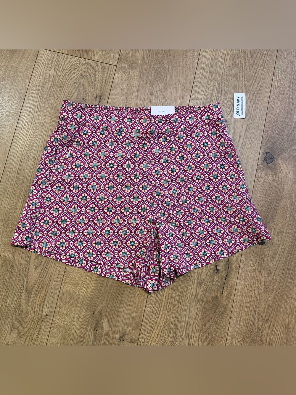 Old Navy Playa Women’s Pink Geometric Chino Shorts High Rise 4" Pockets Size M